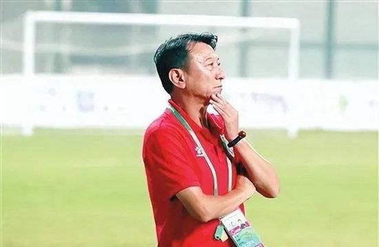 41岁贾静雯生二胎后首现身 身材火辣性感依旧 2015-11-10 修杰楷的妻子贾静雯9日在台北出席精品活动，产后首次现身的贾静雯，虽然41岁才又生第二胎，但已迅速恢復火辣身材，以一袭黑色无袖短洋装搭配金色亮面高跟鞋，性感出席代言。