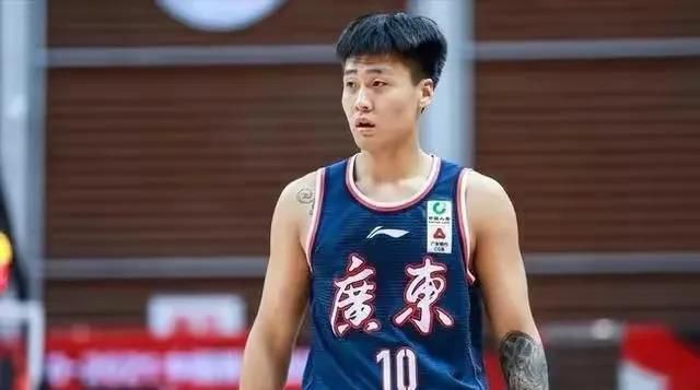 它冷静地揭示，母爱从来不是与生俱来、一键启动的天赋，而是一种必须在现实的一片狼藉中，一点一点学习、破碎又重建的能力。