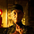李治良：我觉得自己当时的非主流可能和很多人一样，留着长刘海，会往一边斜，走在路上时不时甩一下头，有时候也会故意挡住眼睛埋头走路。